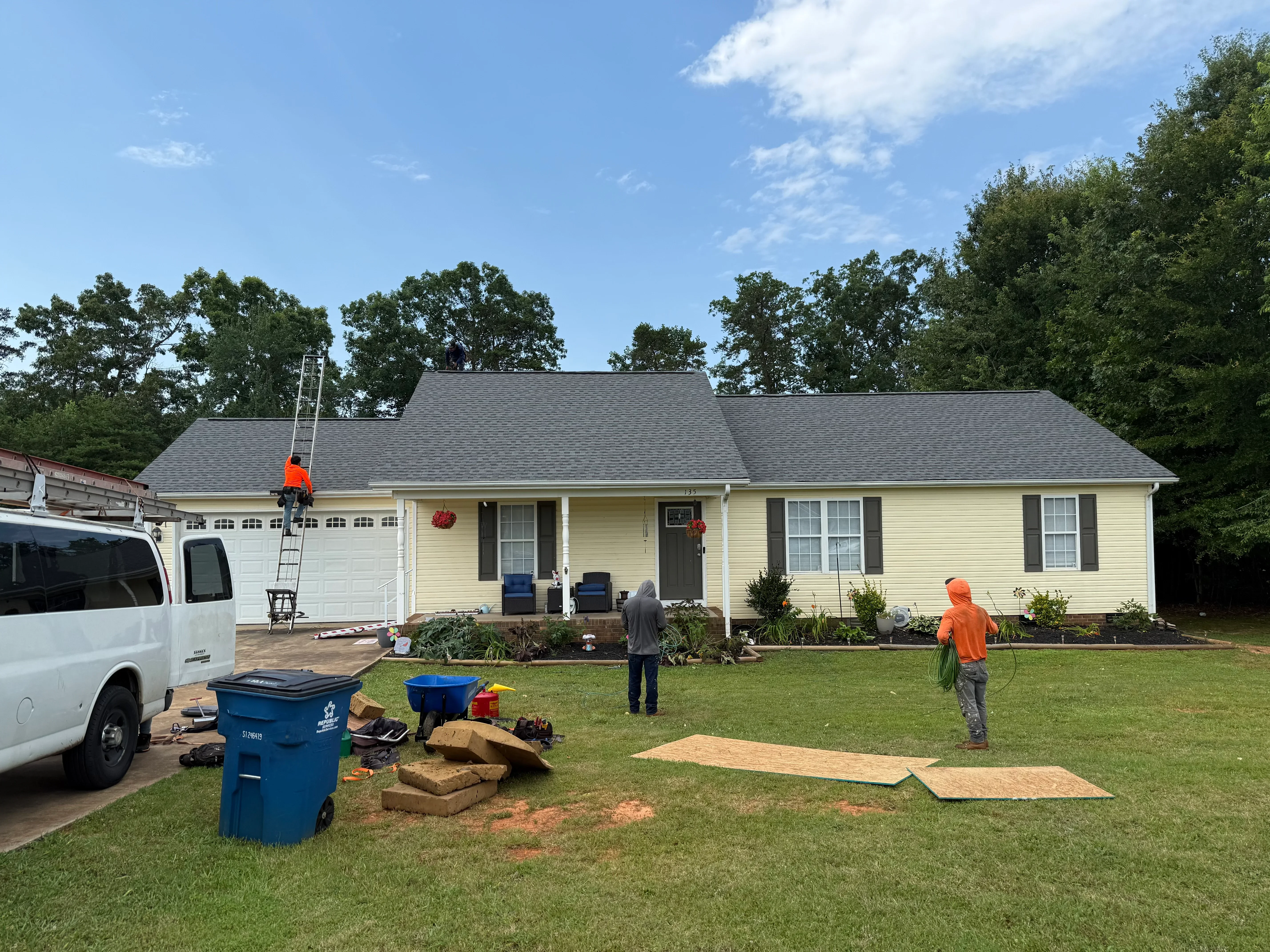 New gray asphalt shingle roof installed on cream-colored ranch home in Shelby